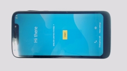 Motorola Revvlry XT1952-T Cellphone (Black 32GB 3GB) T-Mobile SCRATCHED/BURN