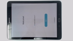 Samsung Galaxy Tab S2 SM-T810 9.7" Tablet (White 32GB 3GB) WiFi SCRATCHED