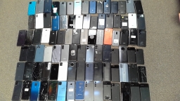 Lot of 91 Non-Working Mixed Brand Samsung Motorola Smartphones with Bad LCD