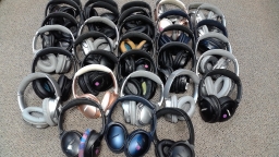 LOT of 33 Pairs of Bose QC35 Series 2 Noise Cancelling Headphones